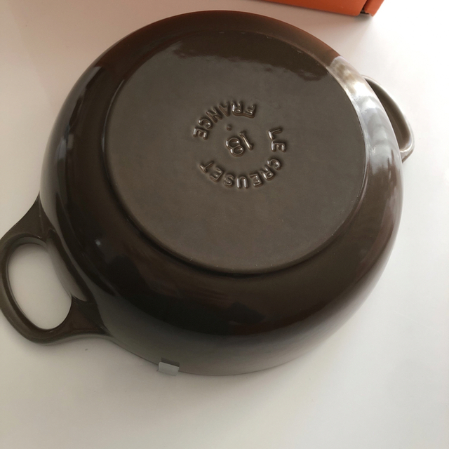 LE CREUSET(ルクルーゼ)のル・クルーゼ　マルミット18cm リネン インテリア/住まい/日用品のキッチン/食器(鍋/フライパン)の商品写真