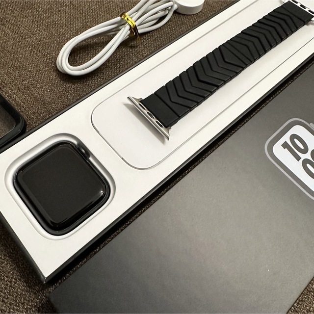 Apple Watch se Nike 44mm スペースグレイ GPSモデル 超最新作 時計