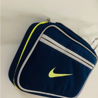 NIKE - NIKE ナイキ　化粧ポーチ　ミラー付き　未使用に近い　正規品　付属品なし