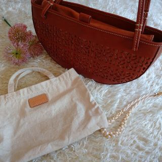 genten - genten ハンドバッグ ハーフムーン カットワークレザーの通販