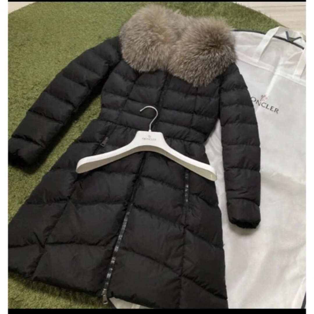 MONCLER(モンクレール)の美品モンクレール　イロンデール★ガーメントハンガー付き★ レディースのジャケット/アウター(ダウンコート)の商品写真