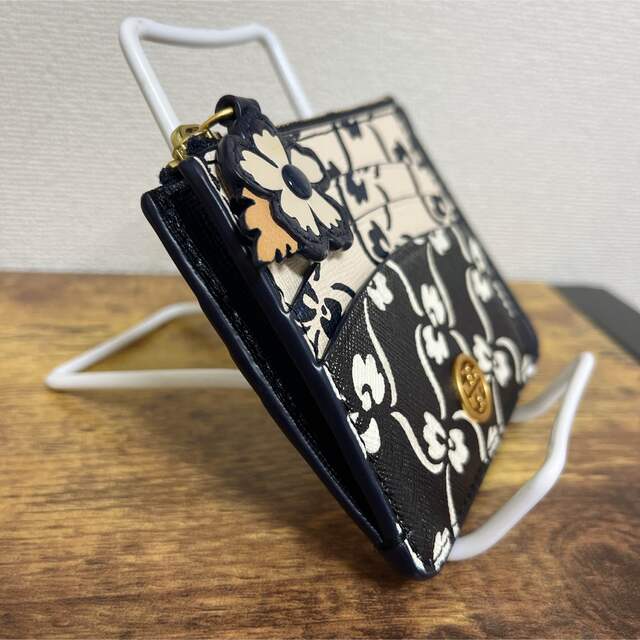 Tory Burch(トリーバーチ)の【極美品タグ付】TORY BURCH ロビンソン プリント マルチカードケース レディースのファッション小物(財布)の商品写真