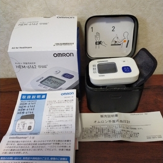 OMRON - オムロン手首式血圧計　OMRON HEM-6162