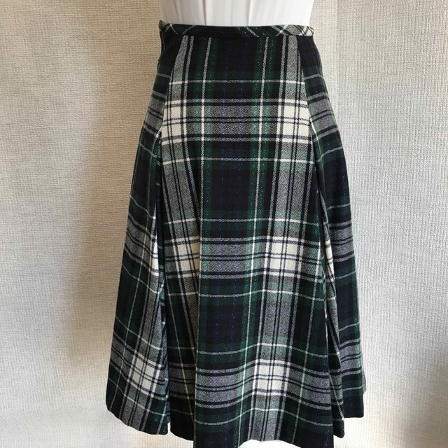 Yorkland(ヨークランド)のヨークランド　タータンチェック　フレアスカート　グリーンチェック レディースのスカート(ひざ丈スカート)の商品写真