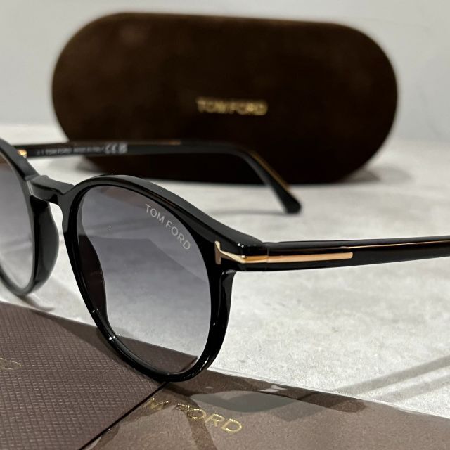 美品 TOM FORD サングラス TF539 01B トムフォード