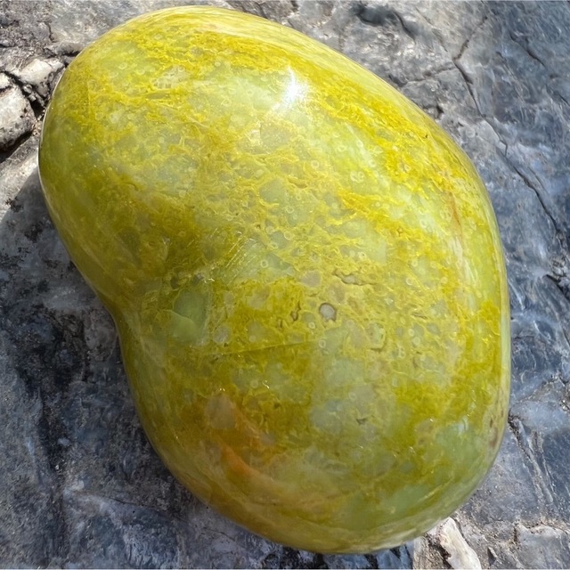 グリーンオパール　かわいい　大きめハート　7.4cm  マダガスカル インテリア/住まい/日用品のインテリア小物(置物)の商品写真