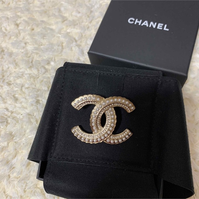 日本最級 CHANEL - シャネル ブローチ ccマーク ブローチ+コサージュ