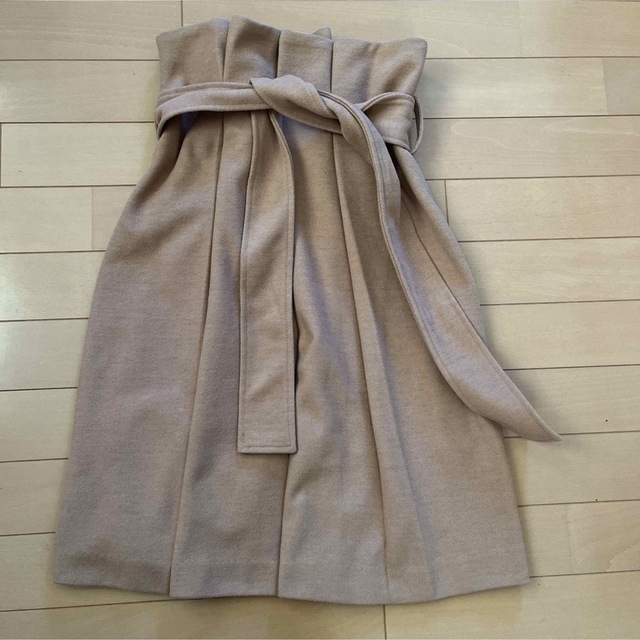 ☆ cheek ハイウエスト　ウールライク　ベルテッド　スカート　ウエストリボン レディースのスカート(ひざ丈スカート)の商品写真