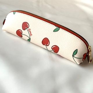 とっても可愛い コーチ ハートチェリー プリント PVC ペンケース 新品本物 とっても可愛い コーチ ハートチェリー プリント PVC ペンケース 新品本物