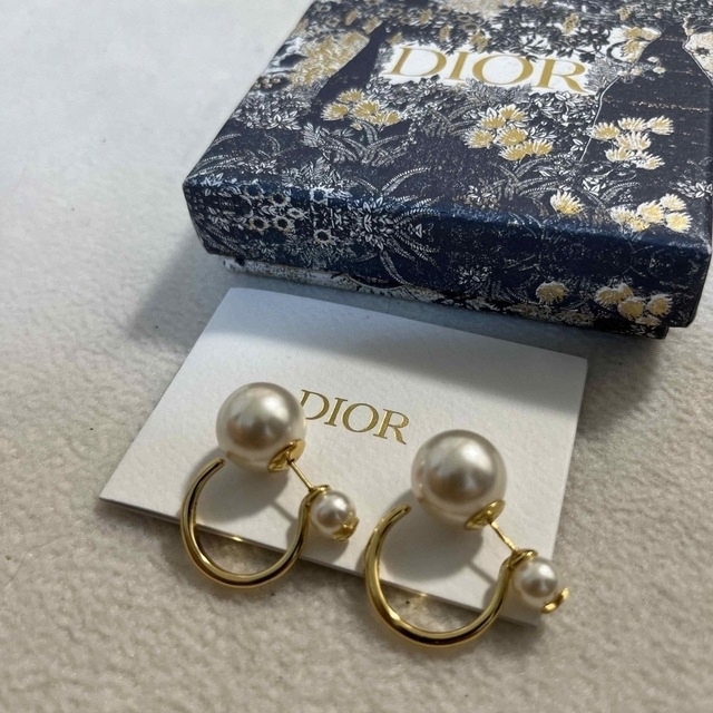 dior ピアス　パール