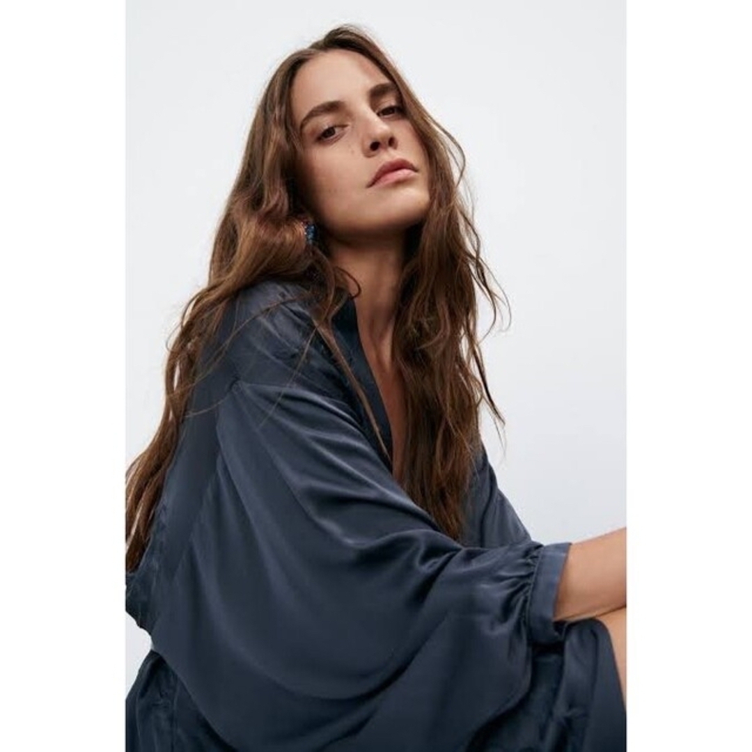 ZARA - ZARA 刺繍入りロング丈キモノ風トップス XS-Sサイズの ZARA - ZARA 刺繍入りロング丈キモノ風トップス XS-Sサイズの