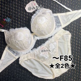 姫感たっぷり✨♥️ロイヤルホワイトフラワーブラショーツセット(ホワイト)(ブラ&ショーツセット)