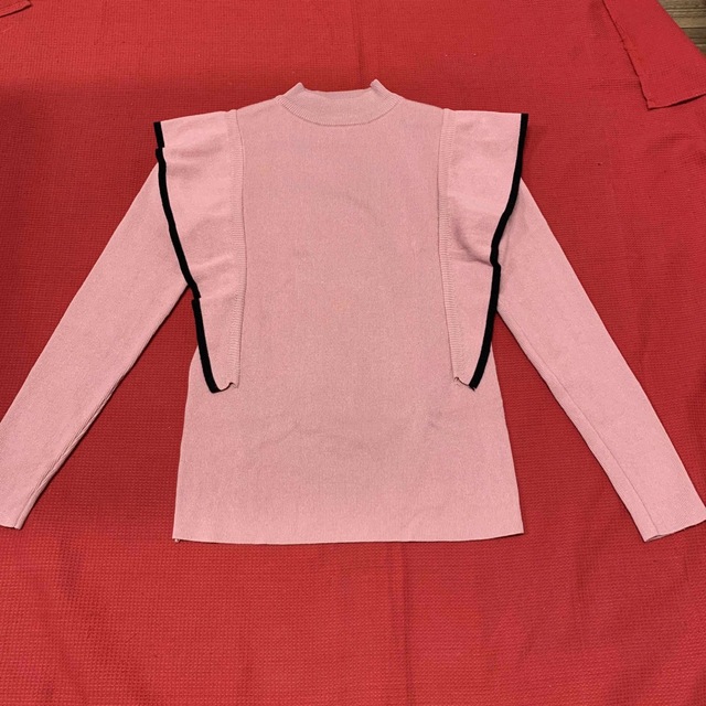 ピンクフリルセーター　細見え レディースのトップス(ニット/セーター)の商品写真