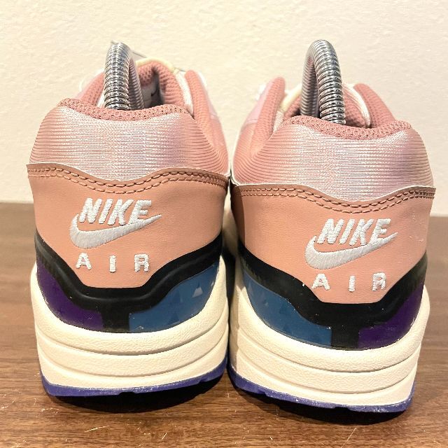 NIKE(ナイキ)のNIKE W AIR MAX 1 PRM PLUM FOGナイキ エア マックス レディースの靴/シューズ(スニーカー)の商品写真