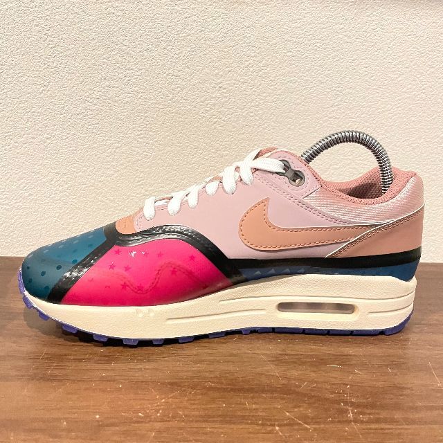 NIKE(ナイキ)のNIKE W AIR MAX 1 PRM PLUM FOGナイキ エア マックス レディースの靴/シューズ(スニーカー)の商品写真