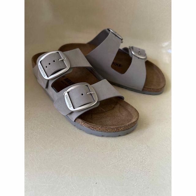 BIRKENSTOCK(ビルケンシュトック)のビルケンシュトック　アリゾナ　ビッグバックル レディースの靴/シューズ(サンダル)の商品写真