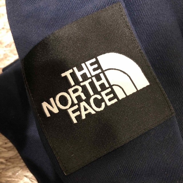 THE NORTH FACE(ザノースフェイス)の【早い者勝ち】ノースフェイス スクエア ロゴ フーディ パーカー Mサイズ メンズのトップス(パーカー)の商品写真
