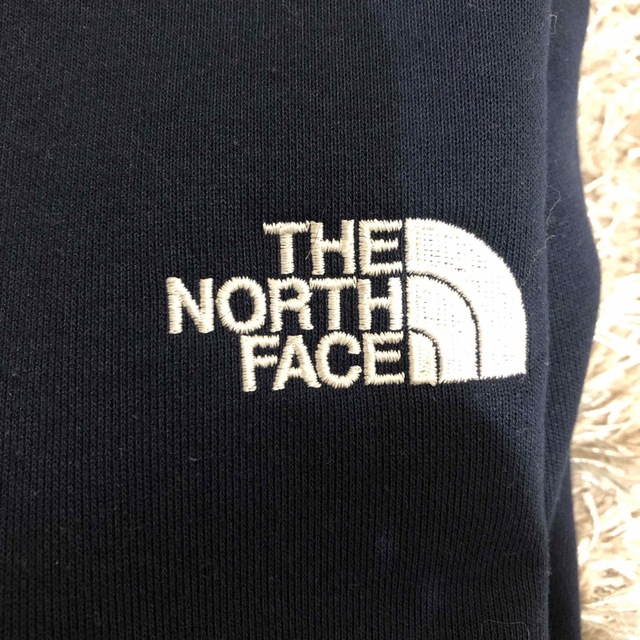 THE NORTH FACE(ザノースフェイス)の【早い者勝ち】ノースフェイス スクエア ロゴ フーディ パーカー Mサイズ メンズのトップス(パーカー)の商品写真