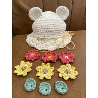 くま耳ベビー帽子　ひまわり　ピンクの花　かぎ編みハンドメイド(帽子)