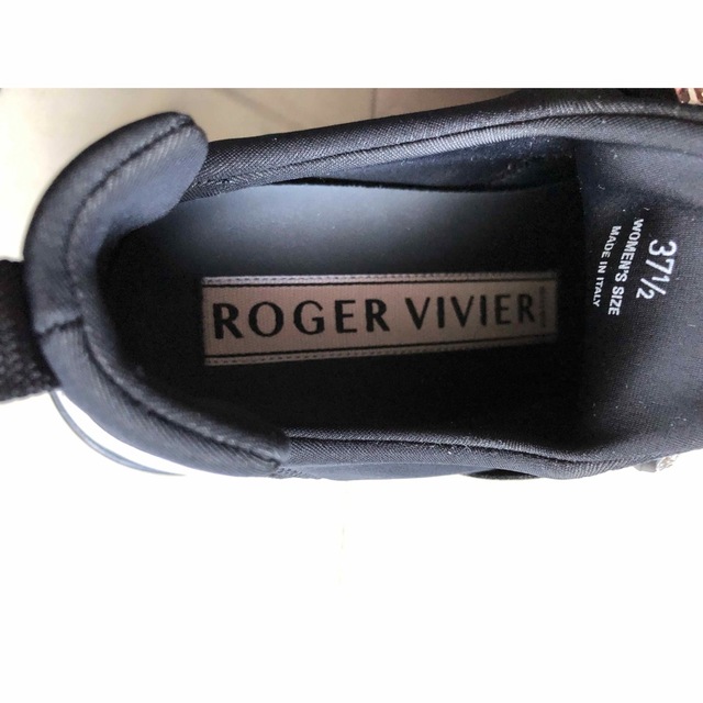 ROGER VIVIER(ロジェヴィヴィエ)のROGER VIVIER ロジェヴィヴィエ　ヴィヴ ラン　ストラス バックル レディースの靴/シューズ(スニーカー)の商品写真