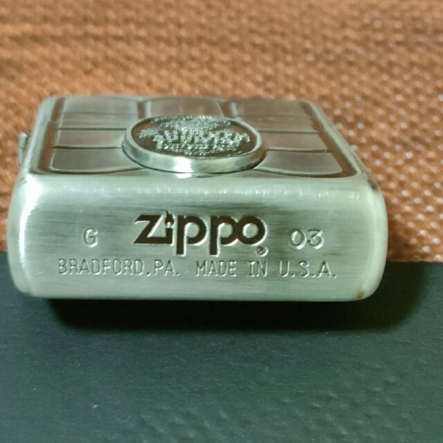 ZIPPO(ジッポー)の【新品未使用　非売品】サントリー角デザイン　zippo　両面加工＆メタル貼り メンズのファッション小物(タバコグッズ)の商品写真