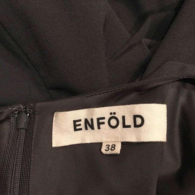 ENFOLD(エンフォルド)のENFOLD タック入りデザインワンピース レディースのワンピース(ひざ丈ワンピース)の商品写真