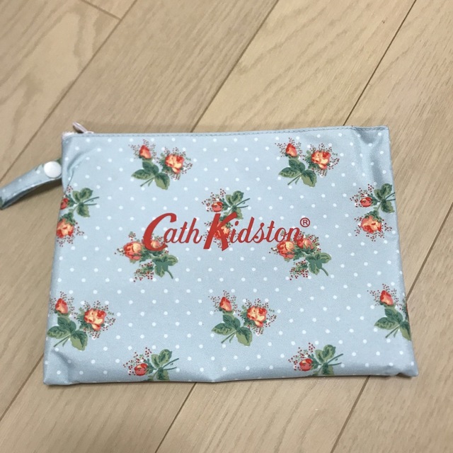 Cath Kidston(キャスキッドソン)のCathKidson  キャスキッドソンポーチ 水色 花柄 メイク サニタリー　 レディースのファッション小物(ポーチ)の商品写真