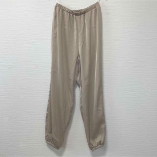 【最終セール】【新品・タグ付き】サテンジョガーパンツ/ベージュ/Mサイズ(クロップドパンツ)