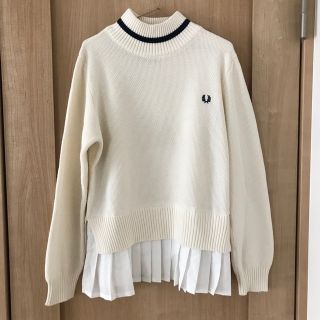 フレッドペリー(FRED PERRY)のフレッドペリー　ハイネック　裾フリル　プリーツ　ニット　オフホワイト (ニット/セーター)