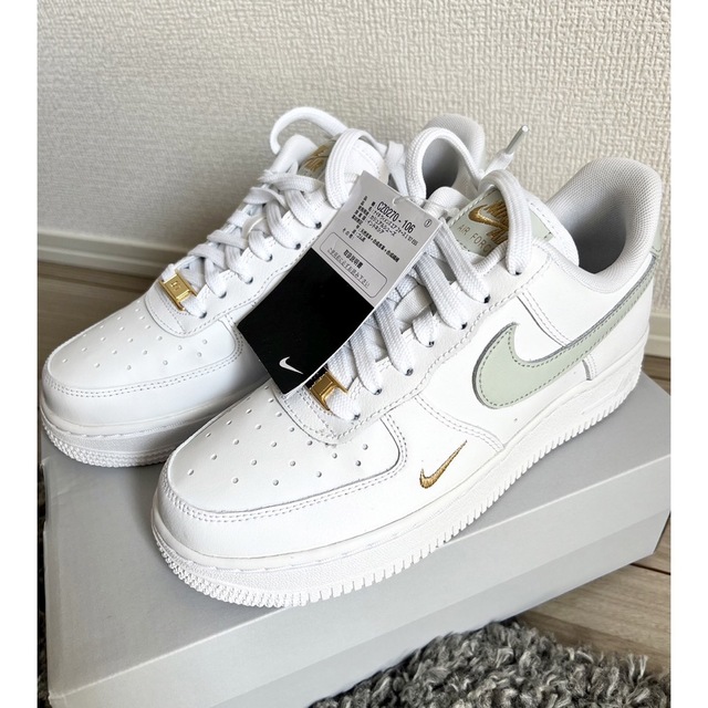 NIKE(ナイキ)のWMNS  AIR FORCE 1  レディース　スニーカー　23cm レディースの靴/シューズ(スニーカー)の商品写真