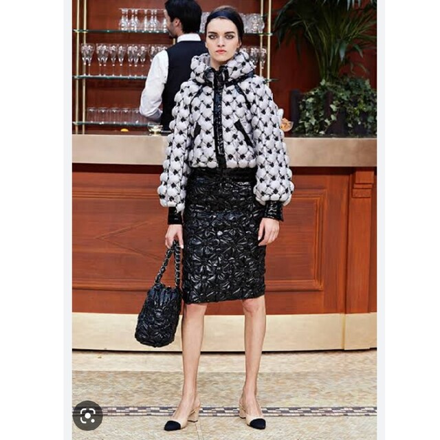 レディース『CHANEL』定価100万円以上　シャネル　2015　レザースカート