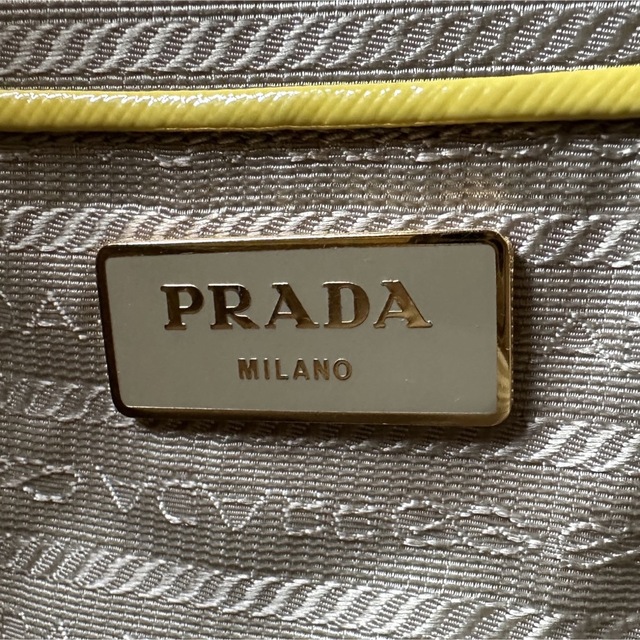 PRADA プラダ　サフィアーノ　黄色