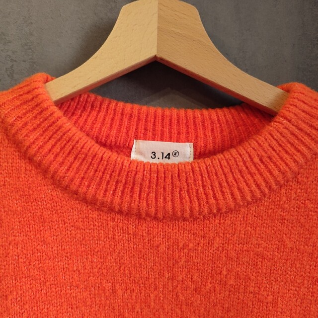 URBAN RESEARCH(アーバンリサーチ)のMODUE  mignon over round  knit　オレンジ　ニット レディースのトップス(ニット/セーター)の商品写真