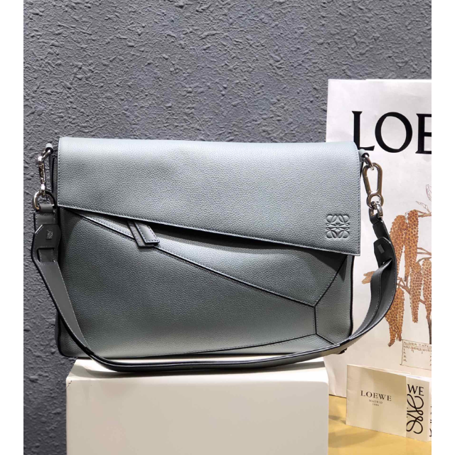 当店の記念日 LOEWE - LOEWE ショルダーバッグ メッセンジャーバッグ