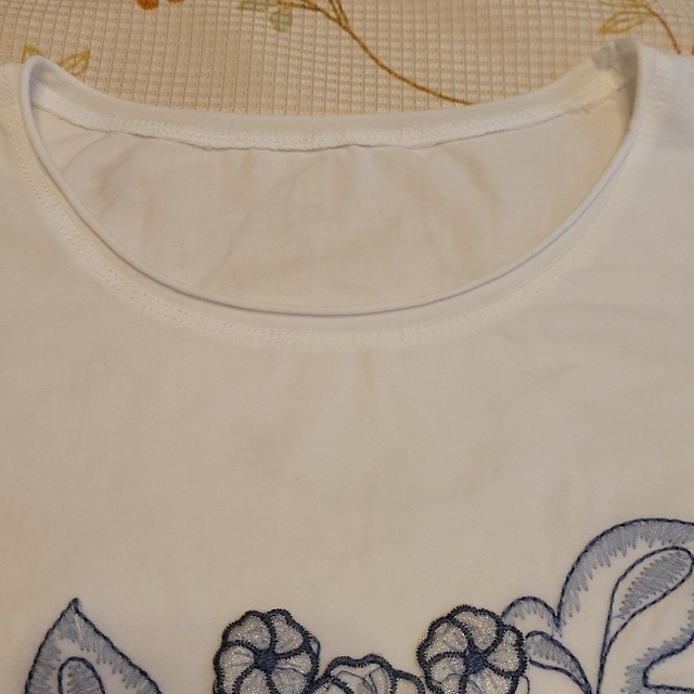 cawaii(カワイイ)の新品タグ付き　FRENCH PAVE♡cawaii  お花カットソー　Tシャツ レディースのトップス(Tシャツ(半袖/袖なし))の商品写真