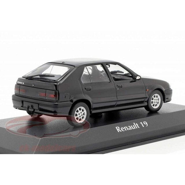 MINICHAMPS マキシチャンプス 1/43 ルノー 19 1995 エンタメ/ホビーのおもちゃ/ぬいぐるみ(ミニカー)の商品写真