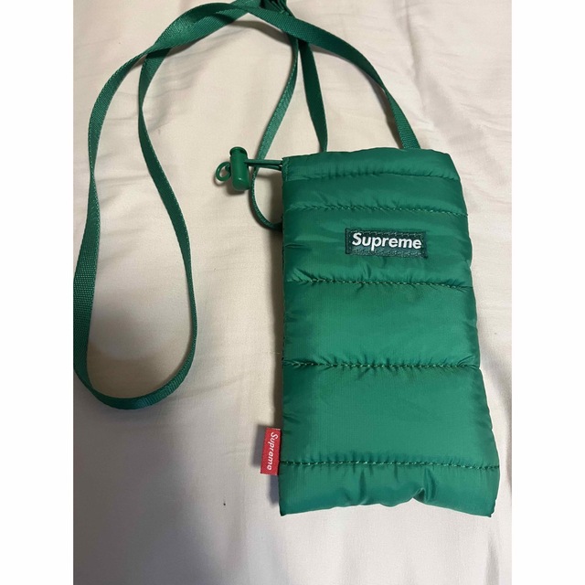 Supreme(シュプリーム)のsupreme Puffer Neck Pouch ネックポーチ　グリーン メンズのバッグ(ショルダーバッグ)の商品写真