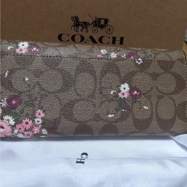 COACH(コーチ)のCOACH  長財布　シグネチャー　花柄模様２ レディースのファッション小物(財布)の商品写真