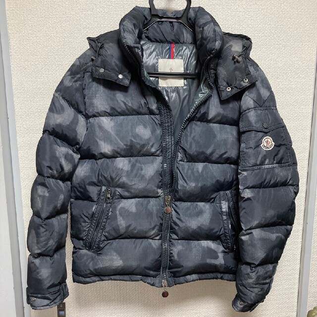 最安値級価格 MONCLER 美品 モンクレール ビームス別注 ブラック迷彩柄 メンズMサイズ ダウンジャケット 