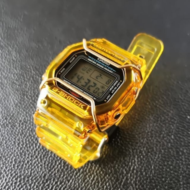 CASIO(カシオ)のG-SHOCK DW-5600 イエロースケルトン + バンパー + メタル遊環 メンズの時計(腕時計(デジタル))の商品写真