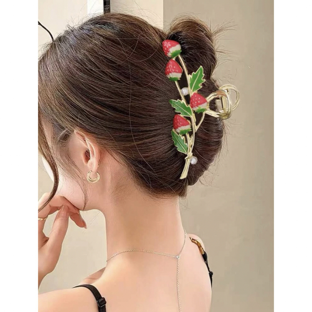 いちご イチゴヘアクリップ | フリマアプリ ラクマ