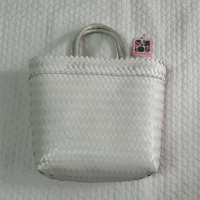 Kastane(カスタネ)のメケアリサ　mekearisa メケアリバッグ M ホワイト レディースのバッグ(かごバッグ/ストローバッグ)の商品写真
