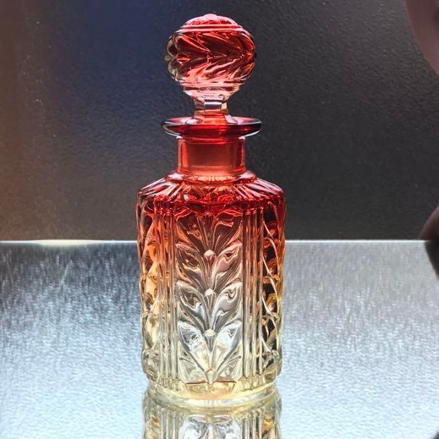 堅実な究極の 極稀少オールドバカラLAURIER レアサイズ ROUGE香水瓶