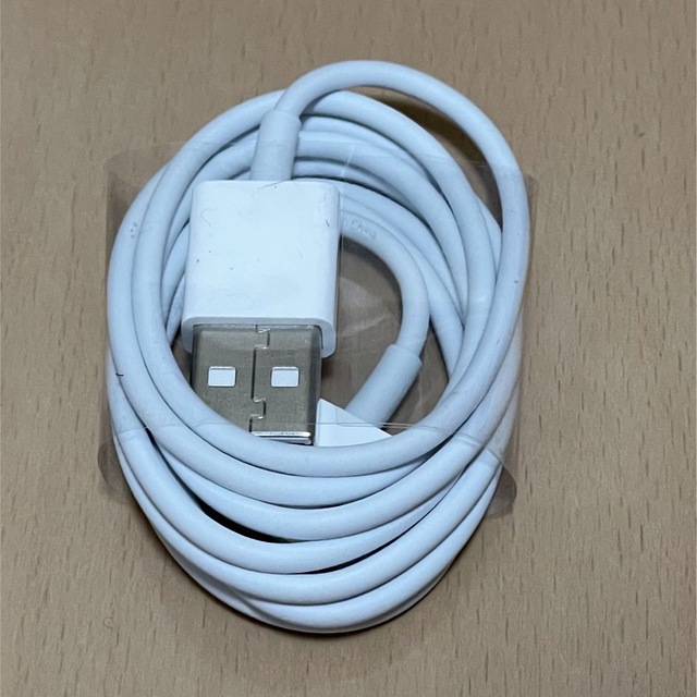 Apple(アップル)のApple Dock Connector 30pin - USB 未使用 スマホ/家電/カメラのスマートフォン/携帯電話(バッテリー/充電器)の商品写真