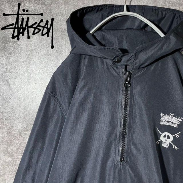 STUSSY(ステューシー)の[大人気]　ステューシー　ポリジャケット　ドクロ　ハーフジップ◎ ワンポイント◎ メンズのジャケット/アウター(その他)の商品写真