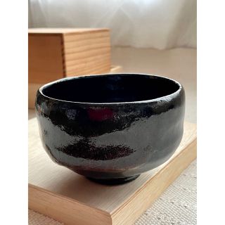 Rikyu Tea Bowl 松楽窯　昭楽窯　利休茶碗　黒楽　赤釉薬　はさみ跡(陶芸)