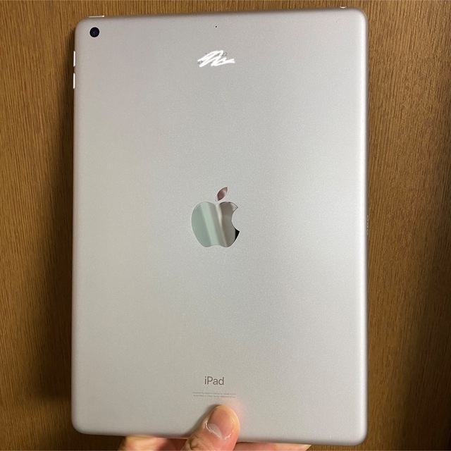 Apple(アップル)のiPad 8th generations 32GB スマホ/家電/カメラのPC/タブレット(タブレット)の商品写真