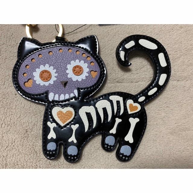 ANNA SUI(アナスイ)のアナスイのハロウィンスカルノ猫チャーム レディースのファッション小物(キーホルダー)の商品写真