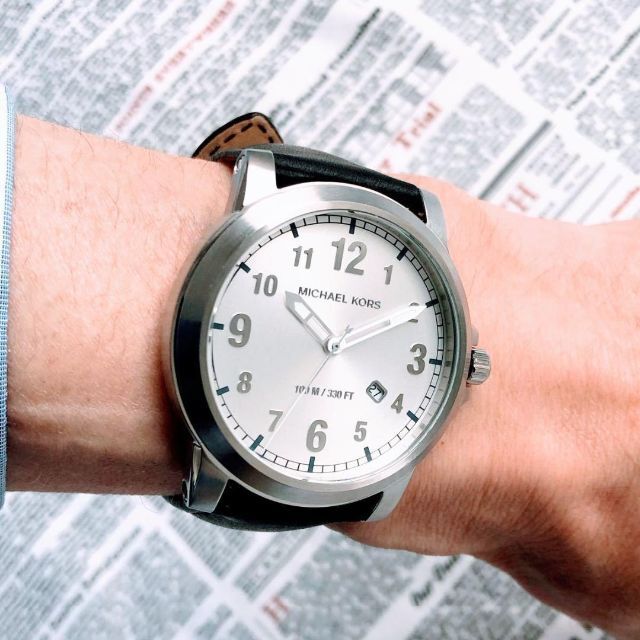 2466【渋くてお洒落】メンズ 腕時計 マイケルコース クォーツ 動作良好-
