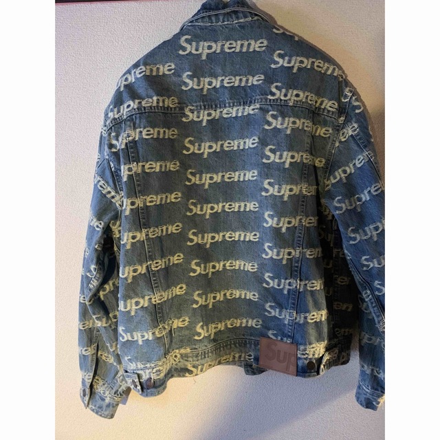 Supreme(シュプリーム)のSupreme Frayed Logos Denim TruckerJacket メンズのジャケット/アウター(Gジャン/デニムジャケット)の商品写真